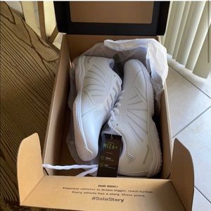 Varsity Cheer Shoes, NIB. Sz 8.5